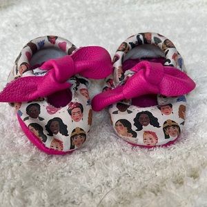 Freshly Picked size O moccasins in exclusive iconic women bow print. Like new